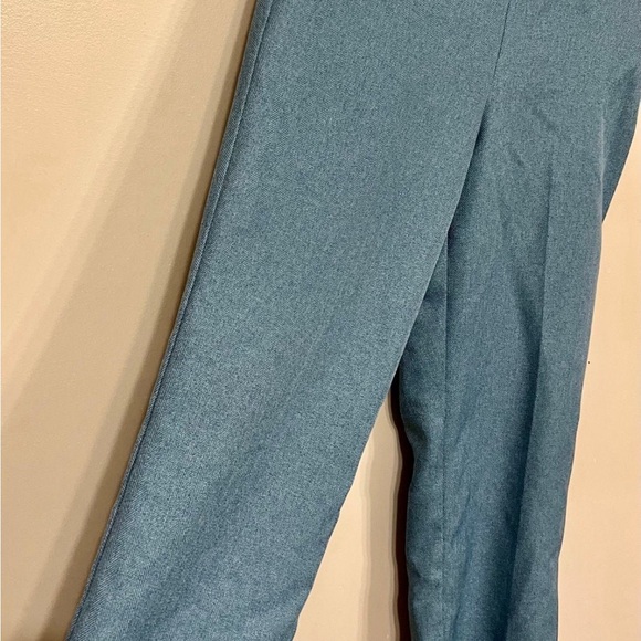Women’s Capris Dress Slacks By Alfred Dunner. Size 12P - Picture 2 of 11